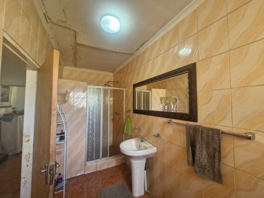 5 Bedroom Property for Sale in Mackenzie Park Gauteng