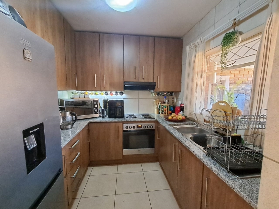 2 Bedroom Property for Sale in Dayanglen Gauteng
