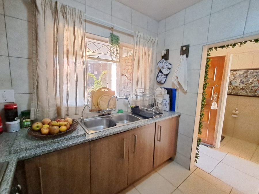 2 Bedroom Property for Sale in Dayanglen Gauteng