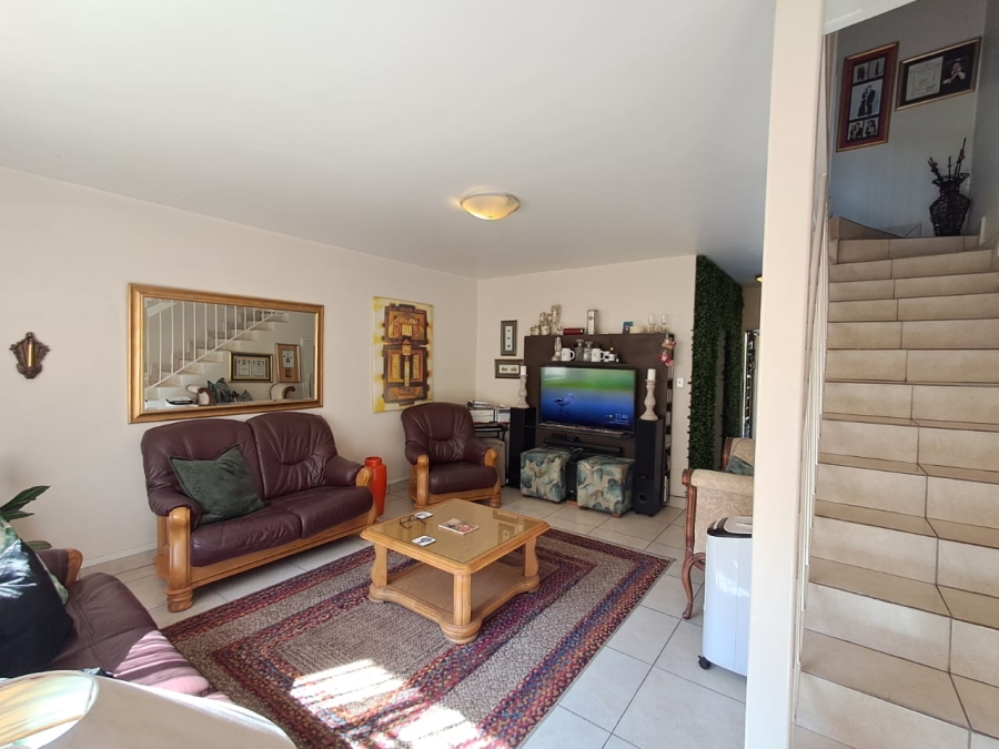 2 Bedroom Property for Sale in Dayanglen Gauteng