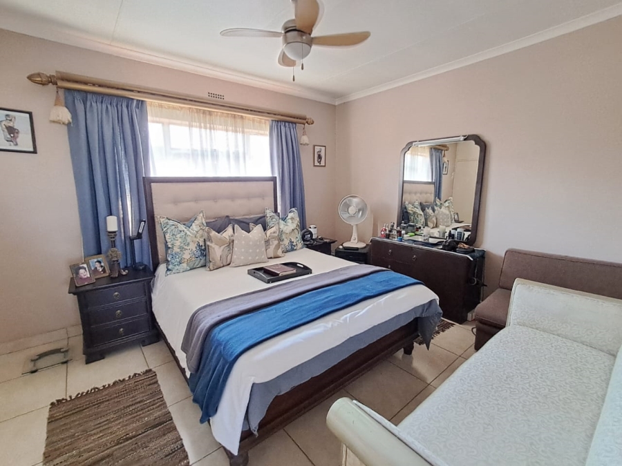 2 Bedroom Property for Sale in Dayanglen Gauteng