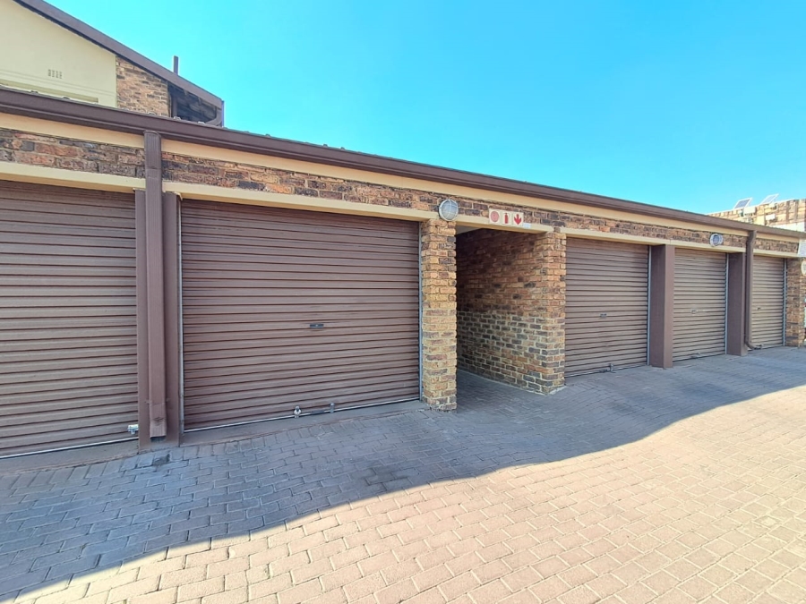 2 Bedroom Property for Sale in Dayanglen Gauteng