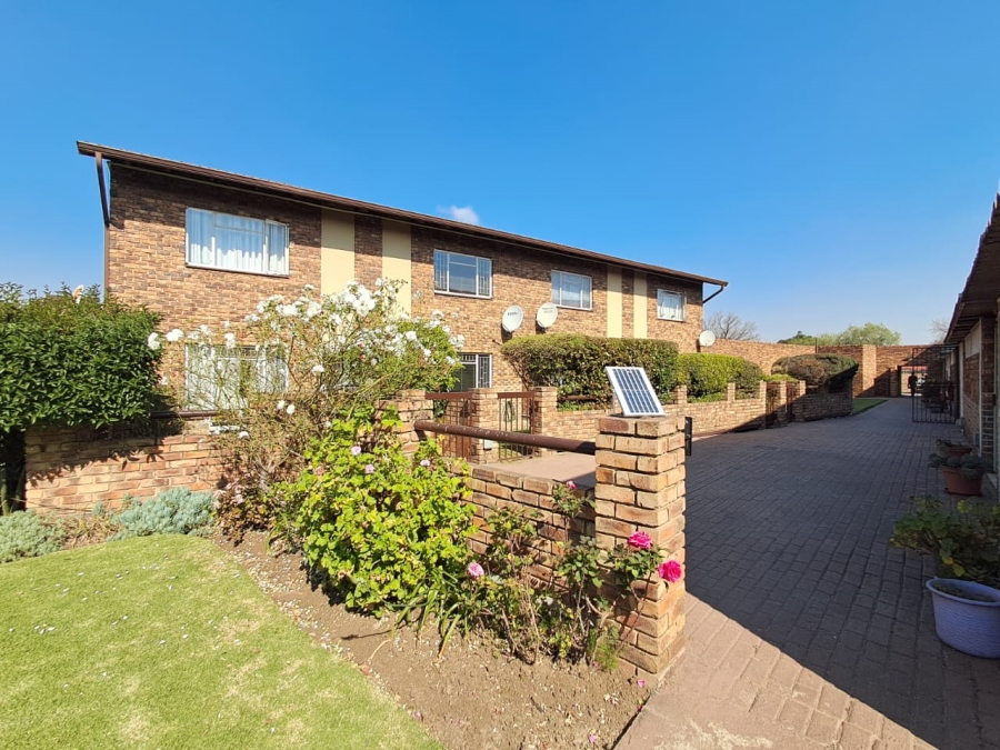 2 Bedroom Property for Sale in Dayanglen Gauteng