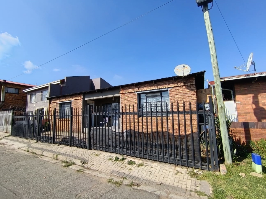 7 Bedroom Property for Sale in Actonville Gauteng