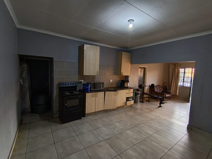7 Bedroom Property for Sale in Actonville Gauteng