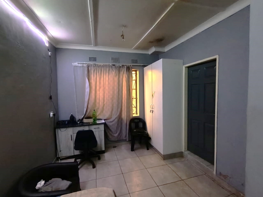 7 Bedroom Property for Sale in Actonville Gauteng