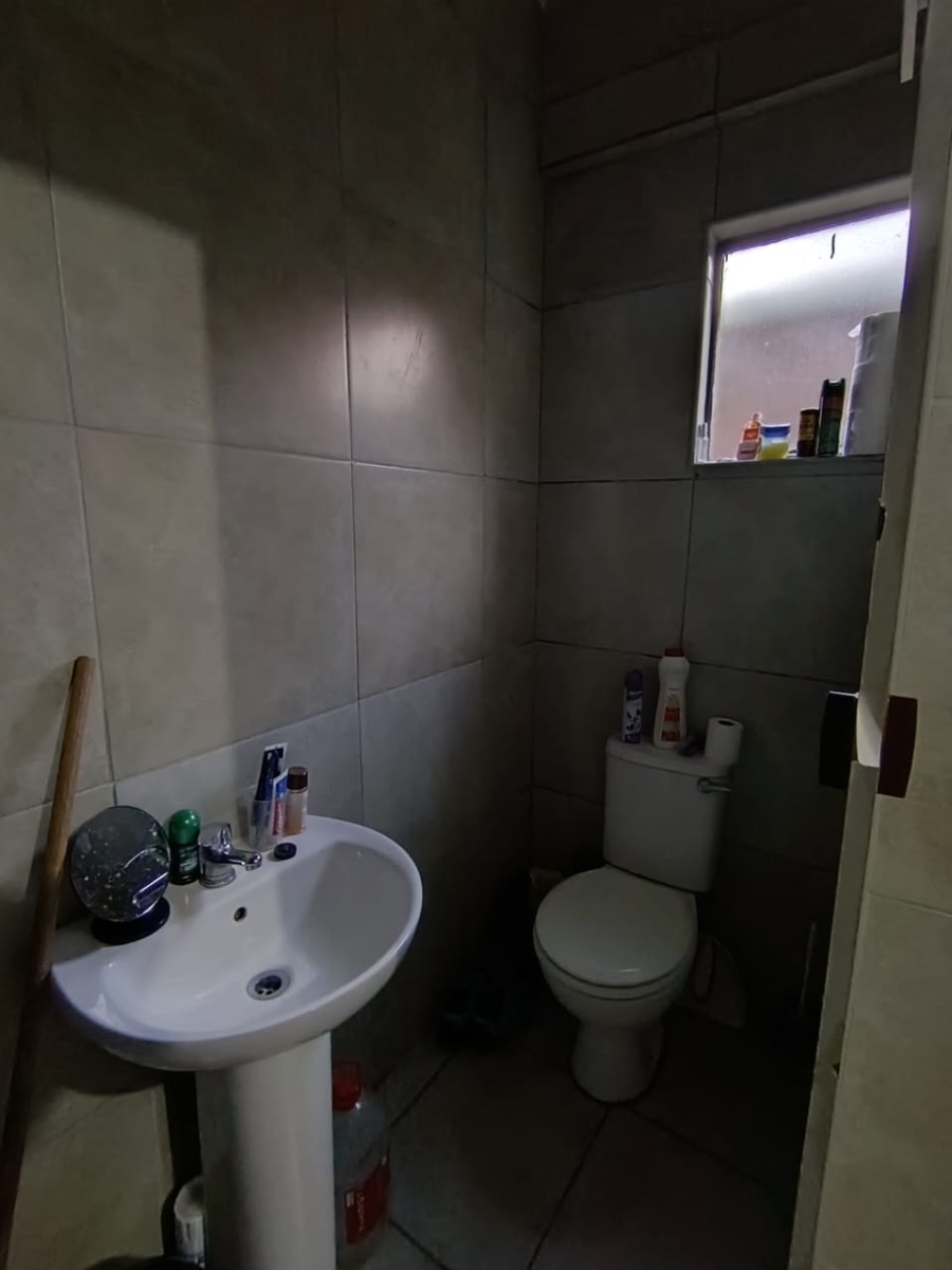 7 Bedroom Property for Sale in Actonville Gauteng