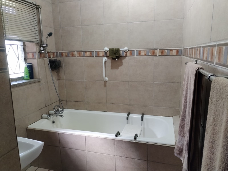 3 Bedroom Property for Sale in Casseldale Gauteng