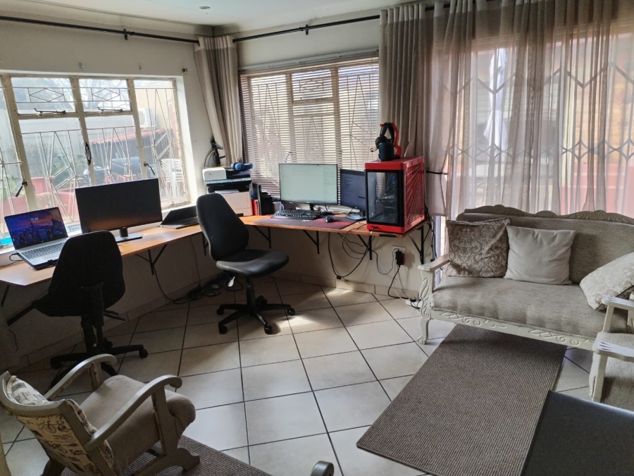 3 Bedroom Property for Sale in Casseldale Gauteng