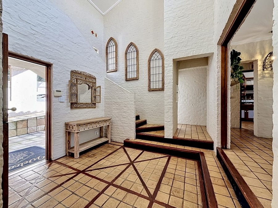 6 Bedroom Property for Sale in Waterkloof Ridge Gauteng