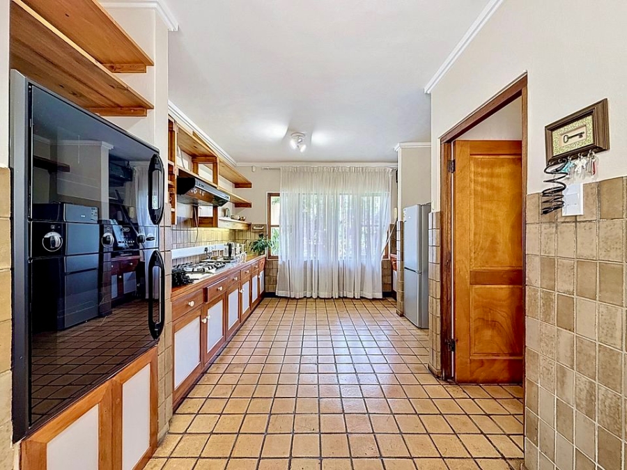 6 Bedroom Property for Sale in Waterkloof Ridge Gauteng