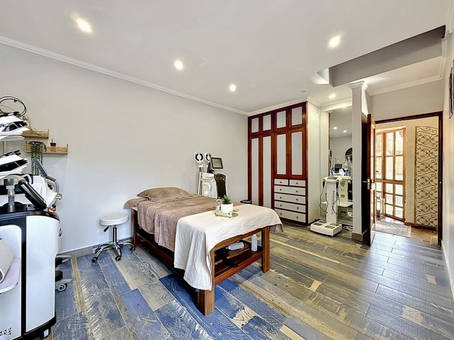 6 Bedroom Property for Sale in Waterkloof Ridge Gauteng