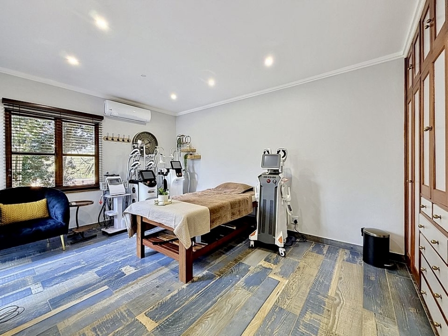 6 Bedroom Property for Sale in Waterkloof Ridge Gauteng