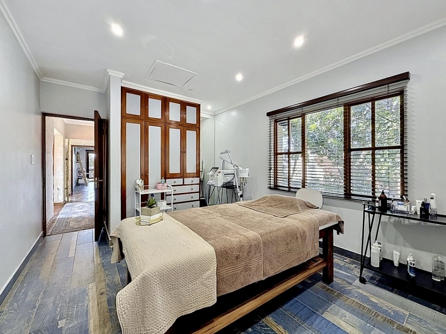 6 Bedroom Property for Sale in Waterkloof Ridge Gauteng