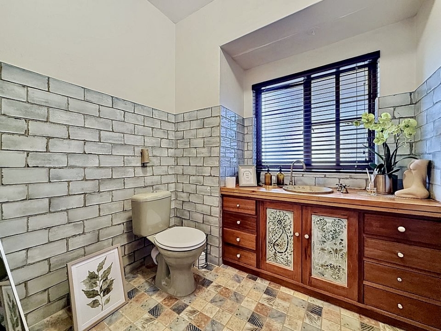 6 Bedroom Property for Sale in Waterkloof Ridge Gauteng