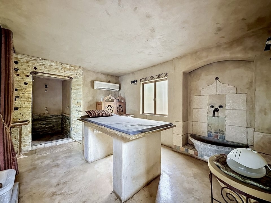 6 Bedroom Property for Sale in Waterkloof Ridge Gauteng