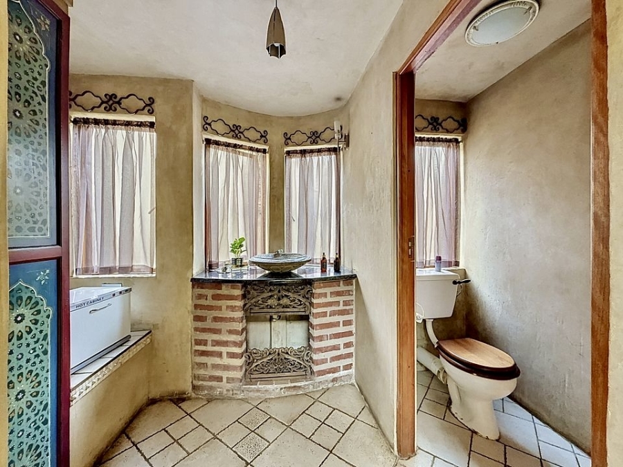 6 Bedroom Property for Sale in Waterkloof Ridge Gauteng