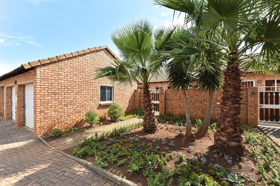 To Let 2 Bedroom Property for Rent in Equestria Gauteng