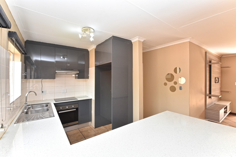 To Let 2 Bedroom Property for Rent in Equestria Gauteng