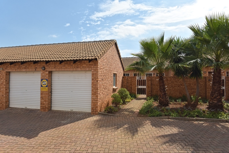To Let 2 Bedroom Property for Rent in Equestria Gauteng