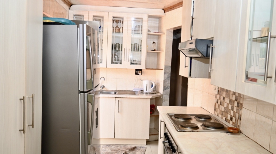 6 Bedroom Property for Sale in Protea Glen Gauteng