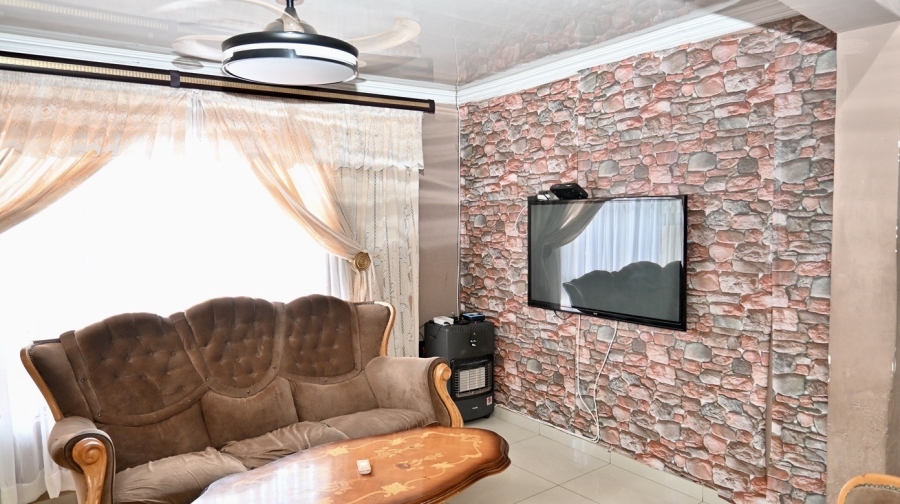6 Bedroom Property for Sale in Protea Glen Gauteng
