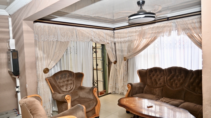 6 Bedroom Property for Sale in Protea Glen Gauteng