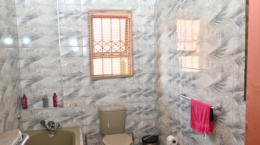 6 Bedroom Property for Sale in Protea Glen Gauteng