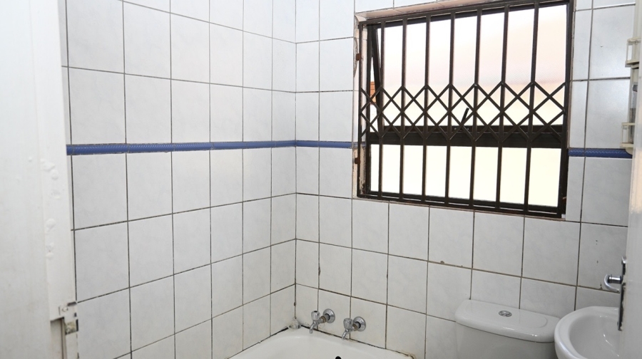 6 Bedroom Property for Sale in Protea Glen Gauteng