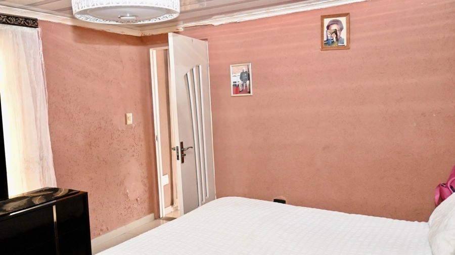 6 Bedroom Property for Sale in Protea Glen Gauteng