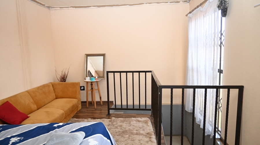6 Bedroom Property for Sale in Protea Glen Gauteng