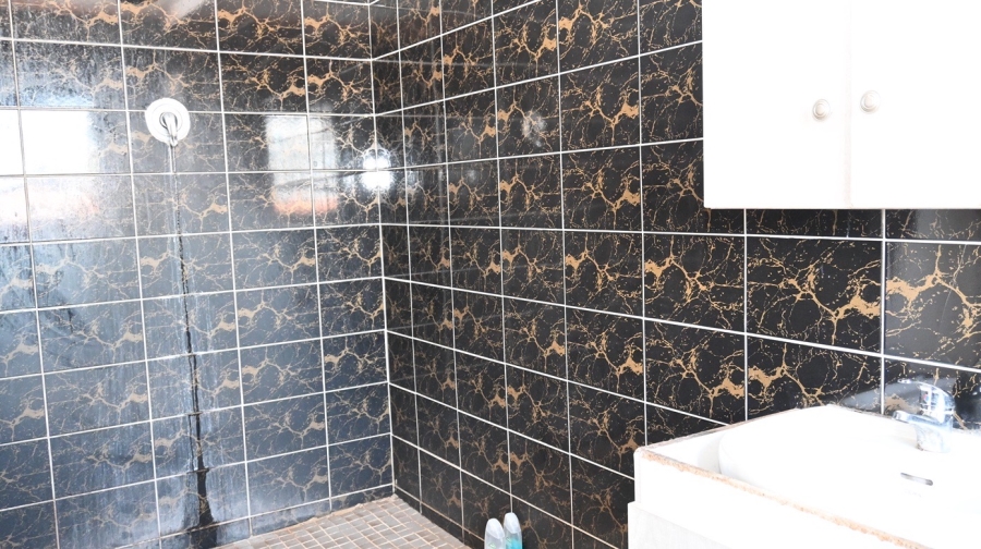 6 Bedroom Property for Sale in Protea Glen Gauteng