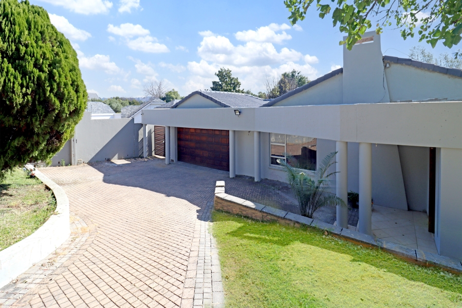 4 Bedroom Property for Sale in Glenadrienne West Gauteng