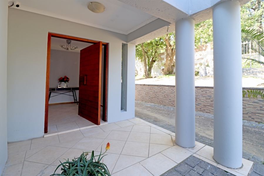 4 Bedroom Property for Sale in Glenadrienne West Gauteng
