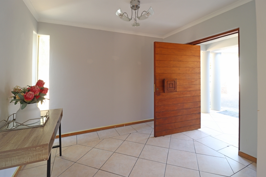 4 Bedroom Property for Sale in Glenadrienne West Gauteng