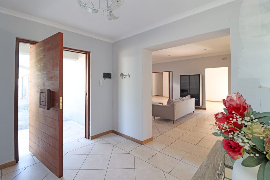 4 Bedroom Property for Sale in Glenadrienne West Gauteng
