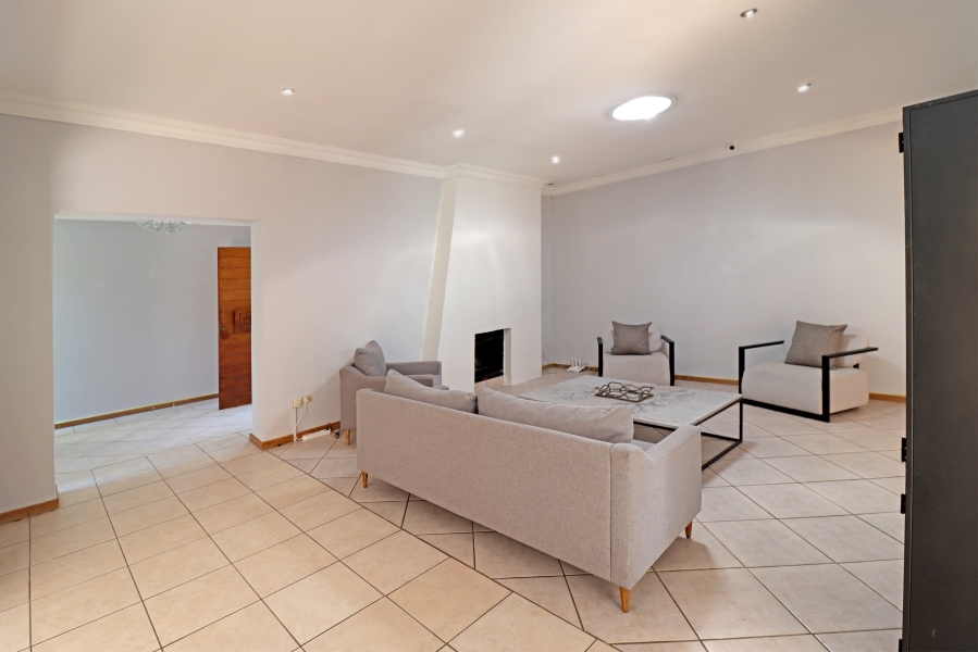 4 Bedroom Property for Sale in Glenadrienne West Gauteng