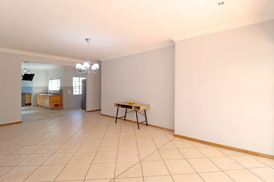 4 Bedroom Property for Sale in Glenadrienne West Gauteng