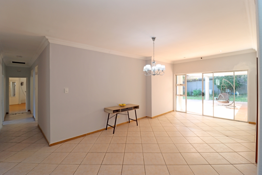 4 Bedroom Property for Sale in Glenadrienne West Gauteng