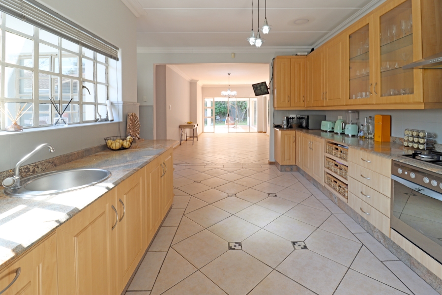 4 Bedroom Property for Sale in Glenadrienne West Gauteng