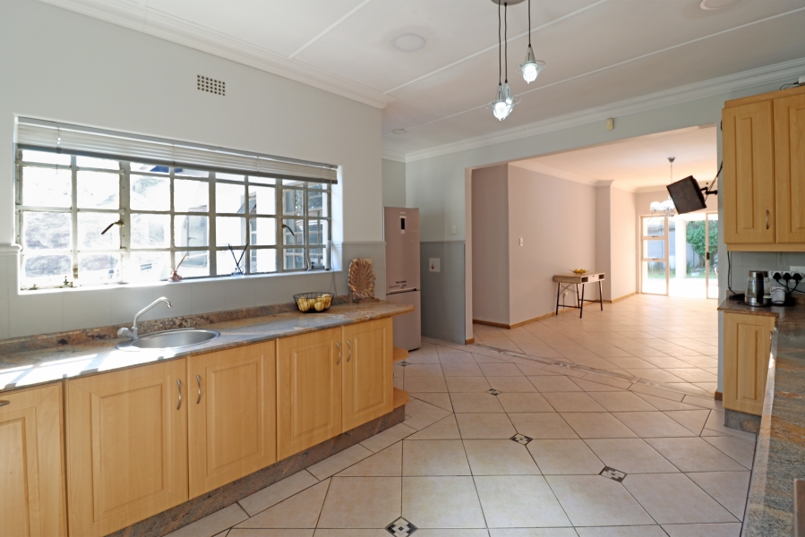 4 Bedroom Property for Sale in Glenadrienne West Gauteng
