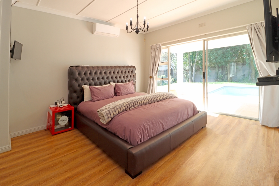4 Bedroom Property for Sale in Glenadrienne West Gauteng