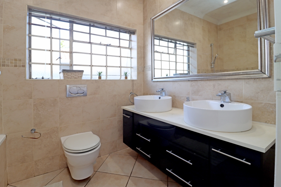 4 Bedroom Property for Sale in Glenadrienne West Gauteng