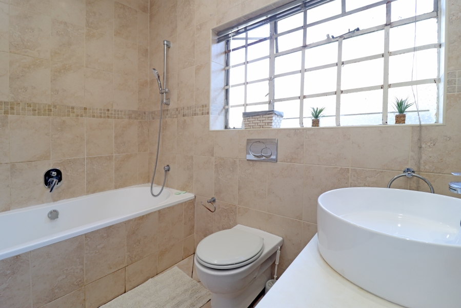 4 Bedroom Property for Sale in Glenadrienne West Gauteng