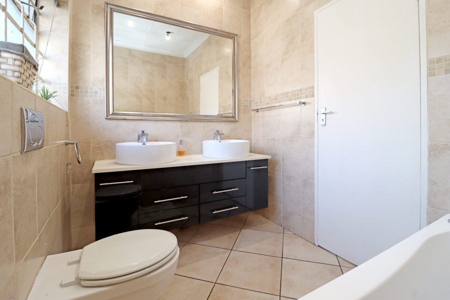4 Bedroom Property for Sale in Glenadrienne West Gauteng