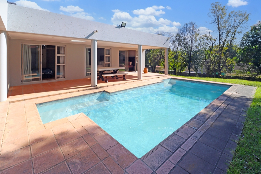 4 Bedroom Property for Sale in Glenadrienne West Gauteng