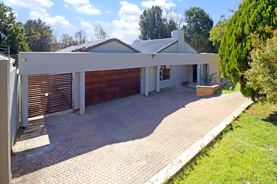 4 Bedroom Property for Sale in Glenadrienne West Gauteng