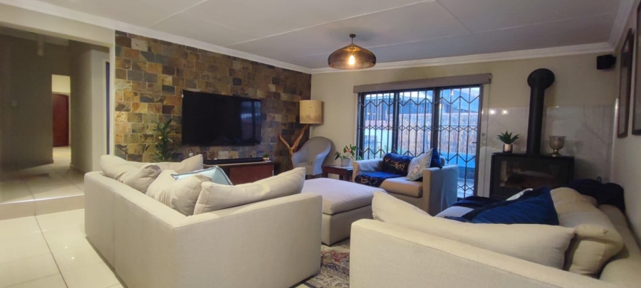 5 Bedroom Property for Sale in Erasmia Gauteng