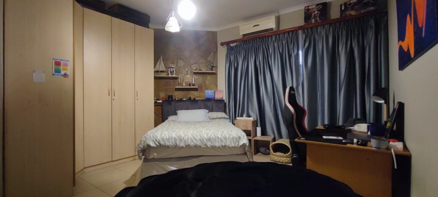 5 Bedroom Property for Sale in Erasmia Gauteng