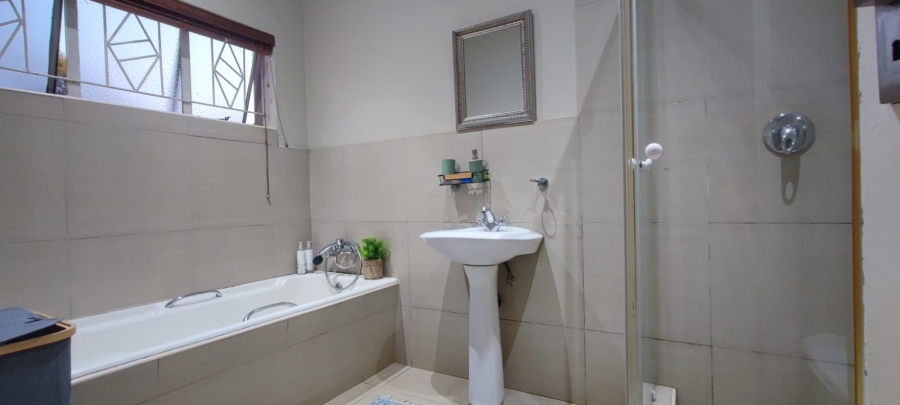 5 Bedroom Property for Sale in Erasmia Gauteng